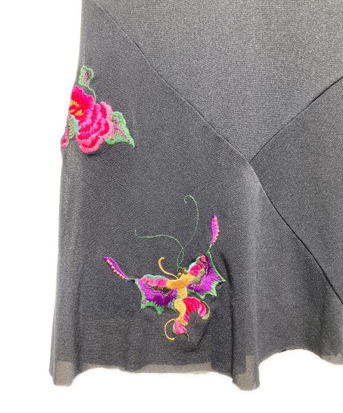 VIVIENNE TAM（ヴィヴィアンタム）VIVIENNE TAM (ヴィヴィアンタム) 花刺繍シフォンスカート ブラック サイズ:1の古着・服飾アイテム