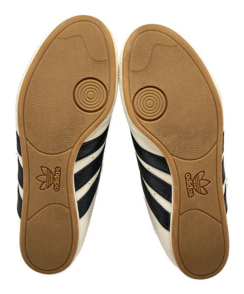 adidas（アディダス）adidas (アディダス) テコンドー レース/ローカットスニーカー アイボリー サイズ:25cmの古着・服飾アイテム