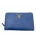PRADA（プラダ）の古着「サフィアーノ ラウンドファスナー財布」｜ブルー/BLUETTE