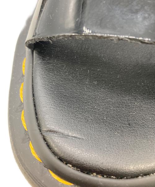 Dr.Martens（ドクターマーチン）Dr.Martens (ドクターマーチン) Gryphonエナメルサンダル ブラック サイズ:39の古着・服飾アイテム