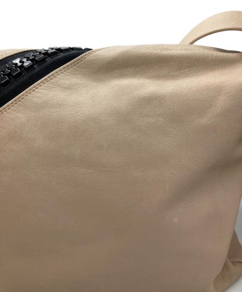 kawa-kawa（カワカワ）kawa-kawa (カワカワ) ビッグファスナーショルダーバック ベージュの古着・服飾アイテム
