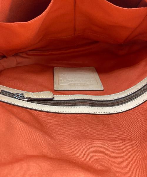 COACH（コーチ）COACH (コーチ) シグネチャーフラップショルダーバッグ ベージュの古着・服飾アイテム