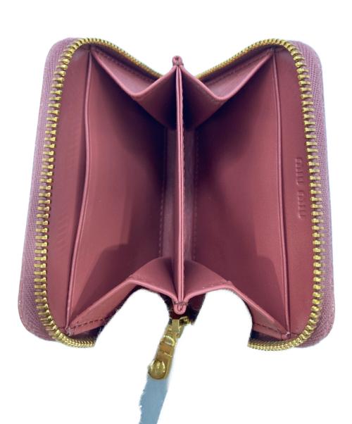 MIU MIU（ミュウミュウ）MIU MIU (ミュウミュウ) クロコ型押しコインケース ピンクの古着・服飾アイテム