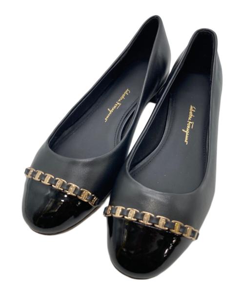 Salvatore Ferragamo（サルヴァトーレ フェラガモ）Salvatore Ferragamo (サルヴァトーレ フェラガモ) チェーンフラットパンプス ブラック サイズ:7Cの古着・服飾アイテム