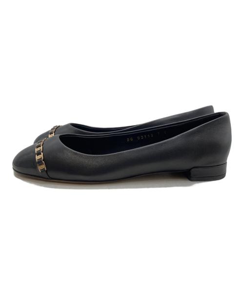 Salvatore Ferragamo（サルヴァトーレ フェラガモ）Salvatore Ferragamo (サルヴァトーレ フェラガモ) チェーンフラットパンプス ブラック サイズ:7Cの古着・服飾アイテム