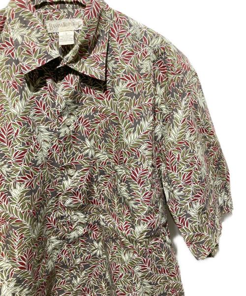 BANANA REPUBLIC（バナナリパブリック）BANANA REPUBLIC (バナナリパブリック) 90's リーフ柄シャツ レッド×グリーン サイズ:Sの古着・服飾アイテム