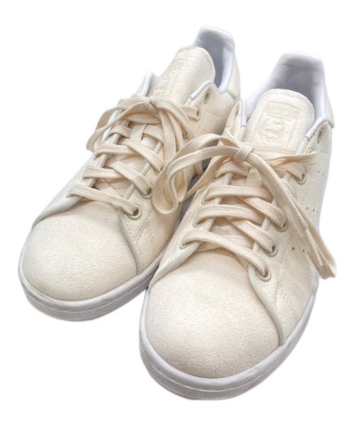 adidas（アディダス）adidas (アディダス) STAN SMITH コアホワイト/フットウェアホワイト アイボリー サイズ:25cmの古着・服飾アイテム