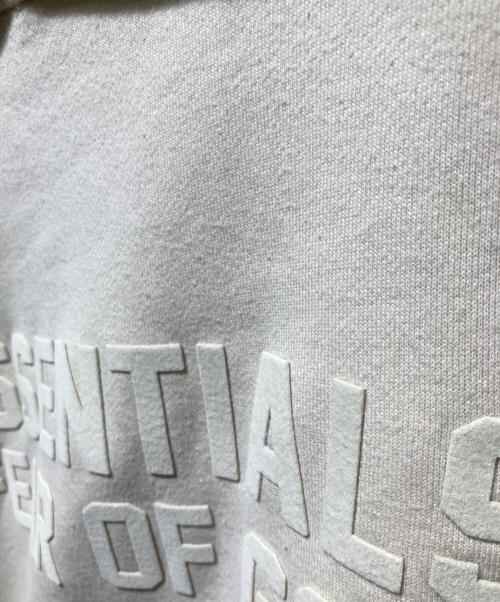 FOG ESSENTIALS（フィアオブゴッド エッセンシャル）FOG ESSENTIALS (フィアオブゴッド エッセンシャル) 立体ロゴパーカー ベージュ サイズ:Ｍの古着・服飾アイテム