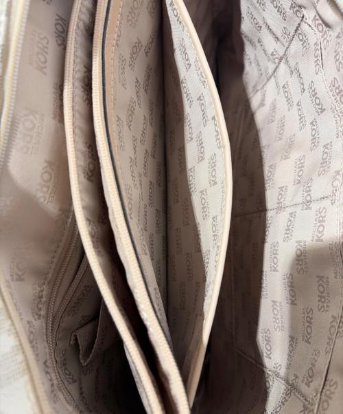 MICHAEL KORS（マイケルコース）MICHAEL KORS (マイケルコース) ジェットセットアイテム ミディアム ジップ トート ベージュの古着・服飾アイテム