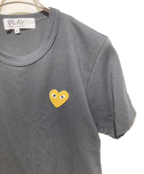 PLAY COMME des GARCONS（プレイコムデギャルソン）PLAY COMME des GARCONS (プレイコムデギャルソン) ゴールドハートワッペンTシャツ ブラック サイズ:Mの古着・服飾アイテム