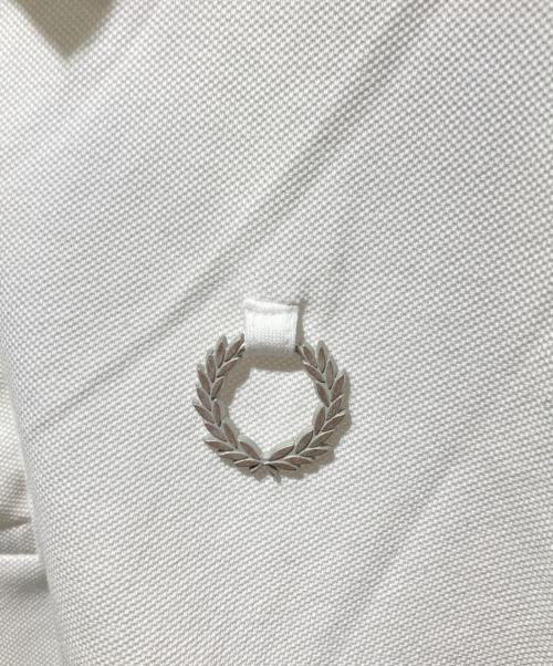 RAF SIMONS（ラフシモンズ）RAF SIMONS (ラフシモンズ) FRED PERRY (フレッドペリー) バックフォトパッチ ショートスリーブポロシャツ ホワイト サイズ:Ｓの古着・服飾アイテム