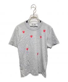 PLAY COMME des GARCONS（プレイコムデギャルソン）の古着「AD2025/1 T-Shirt With Random Small Red Emblem Top」｜グレー