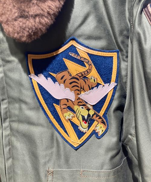 Buzz Rickson’s（バズリクソンズ）Buzz Rickson’s (バズリクソンズ) B-10カスタム フライングタイガース/フライトジャケット カーキ サイズ:38の古着・服飾アイテム