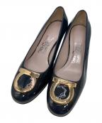 Salvatore Ferragamoサルヴァトーレ フェラガモ）の古着「ガンチーニエナメルパンプス」｜ネイビー
