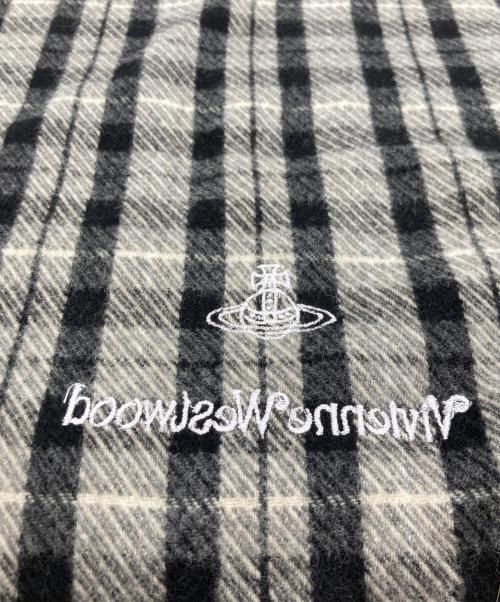 Vivienne Westwood（ヴィヴィアンウエストウッド）Vivienne Westwood (ヴィヴィアンウエストウッド) チェックマフラー ブラックの古着・服飾アイテム