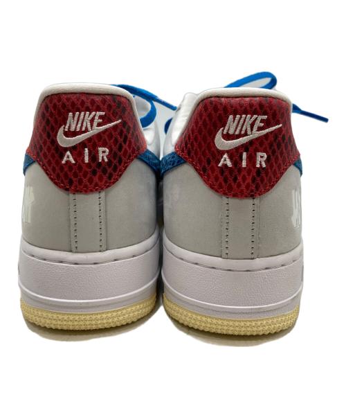 NIKE（ナイキ）NIKE (ナイキ) UNDEFEATED (アンディフィーテッド) AIR FORCE1 LOW/ローカットスニーカー グレー×アイボリー サイズ:26.5cmの古着・服飾アイテム
