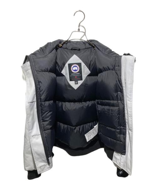 CANADA GOOSE（カナダグース）CANADA GOOSE (カナダグース) LABRADOR BOMBER アイボリー サイズ:Ｍの古着・服飾アイテム