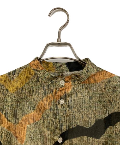 TOGA PULLA（トーガ プルラ）TOGA PULLA (トーガ プルラ) プリントシャツ カーキ サイズ:SIZE Mの古着・服飾アイテム