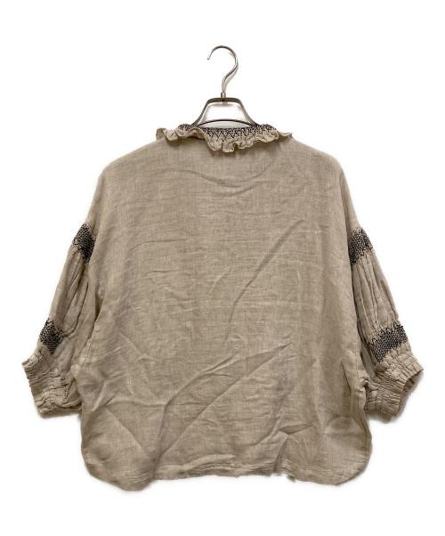 TSUHARU by samansa Mos2（ツハル バイ サマンサモスモス）TSUHARU by Samansa Mos2 (ツハル バイ サマンサモスモス) 綿麻カルゼスモッキングブラウス ベージュ サイズ:SIZE Freeの古着・服飾アイテム