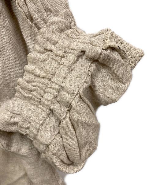 TSUHARU by samansa Mos2（ツハル バイ サマンサモスモス）TSUHARU by Samansa Mos2 (ツハル バイ サマンサモスモス) 綿麻カルゼスモッキングブラウス ベージュ サイズ:SIZE Freeの古着・服飾アイテム