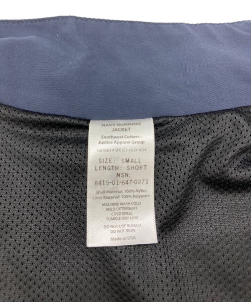 U'S NAVY（アメリカ海軍）U'S NAVY (ユーエスネイビー) トレーニングナイロンジャケット ネイビー サイズ:SIZE S SHORTの古着・服飾アイテム