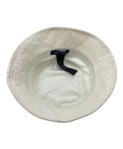 FRED PERRY（フレッドペリー）FRED PERRY (フレッドペリー) バケットハット ベージュの古着・服飾アイテム