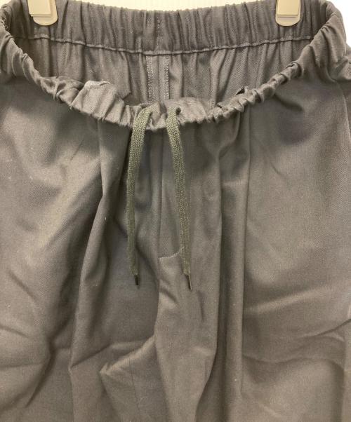 23区（ニジュウサンク）23区 (ニジュウサンク) ナチュラルストレッチサキソニー バレル パンツ ネイビー サイズ:SIZE 32の古着・服飾アイテム