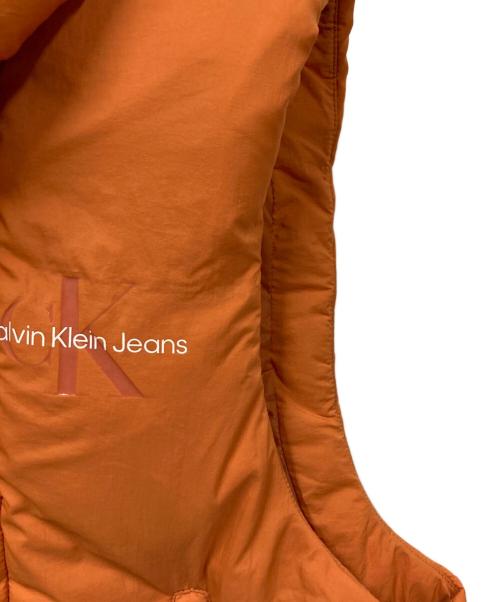 Calvin Klein Jeans（カルバンクラインジーンズ）Calvin Klein Jeans (カルバンクラインジーンズ) 中綿ベスト オレンジ サイズ:SIZE XSの古着・服飾アイテム