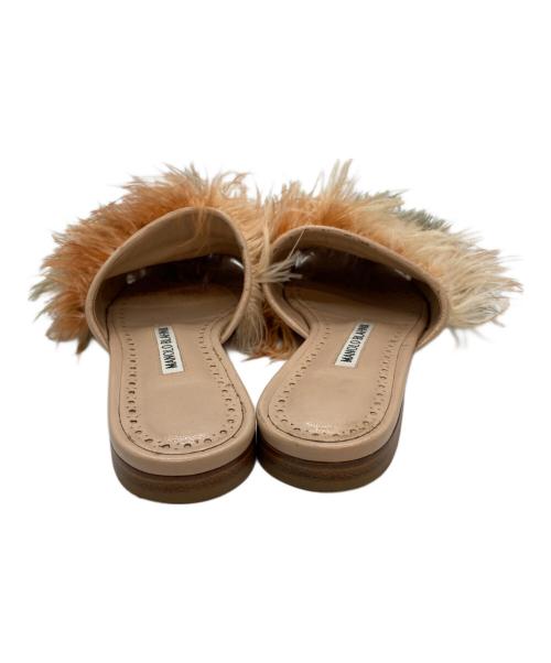 Manolo Blahnik（マノロブラニク）Manolo Blahnik (マノロブラニク) フェザーフラット サンダル ベージュ サイズ:22.5の古着・服飾アイテム