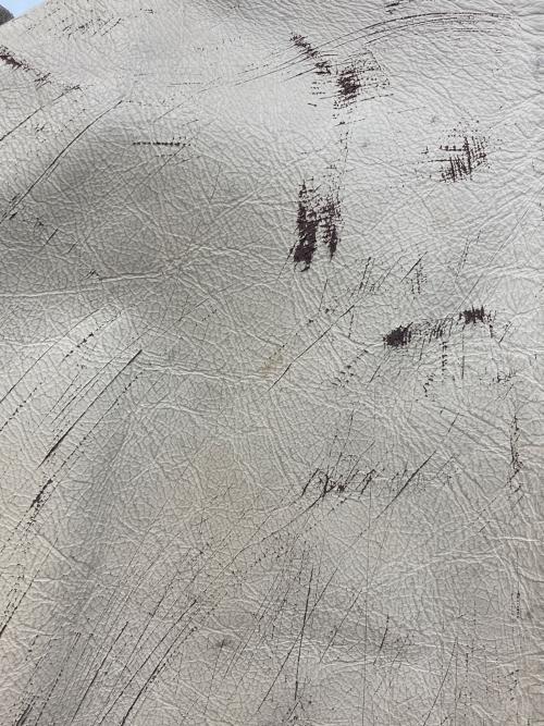 Yves Saint Laurent（イヴサンローラン）Yves Saint Laurent (イヴサンローラン) カーフレザーサファリジャケット ベージュ サイズ:SIZE 46の古着・服飾アイテム