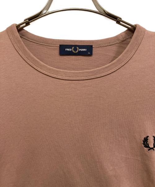FRED PERRY（フレッドペリー）FRED PERRY (フレッドペリー) Tシャツ ブラウン サイズ:XLの古着・服飾アイテム