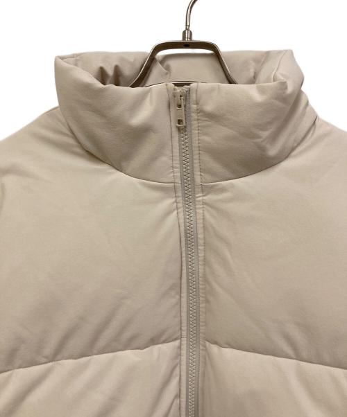 alo yoga（アローヨガ）alo yoga (アローヨガ) Stretch Woven Street Puffer ベージュ サイズ:Mの古着・服飾アイテム
