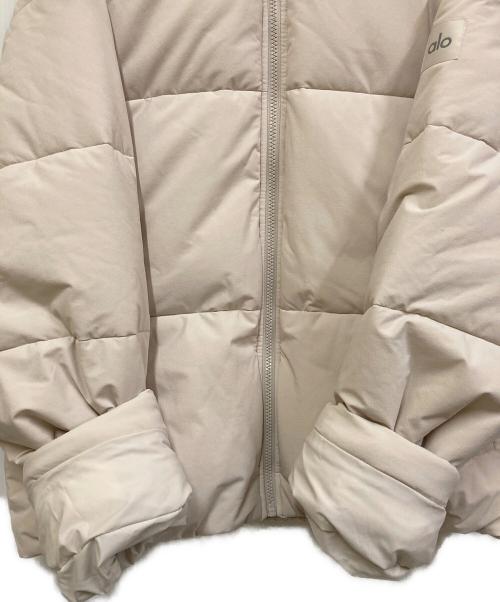 alo yoga（アローヨガ）alo yoga (アローヨガ) Stretch Woven Street Puffer ベージュ サイズ:Mの古着・服飾アイテム