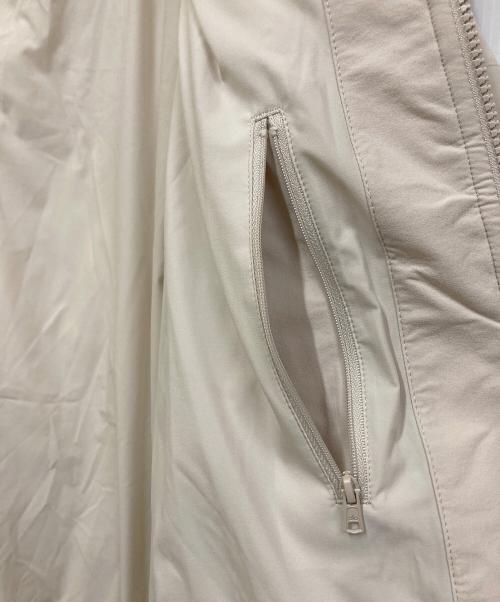 alo yoga（アローヨガ）alo yoga (アローヨガ) Stretch Woven Street Puffer ベージュ サイズ:Mの古着・服飾アイテム