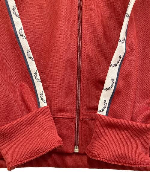 FRED PERRY（フレッドペリー）FRED PERRY (フレッドペリー) Taped Track Jacket レッド サイズ:XL 未使用品の古着・服飾アイテム