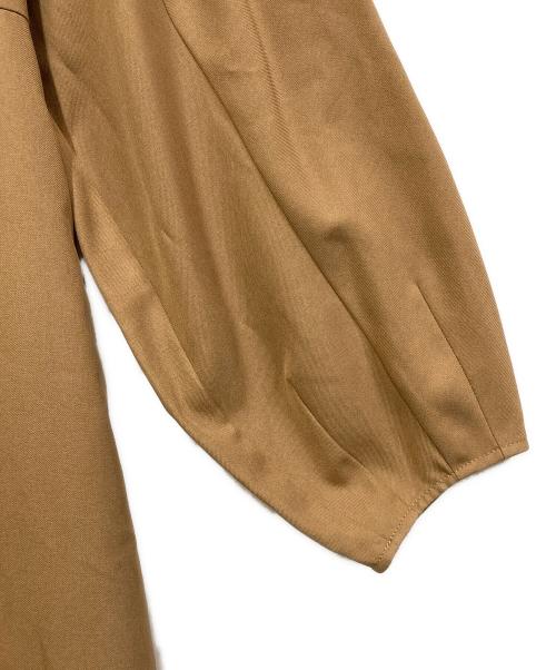 EMMEL REFINES（エメル リファインズ）EMMEL REFINES (エメル リファインズ) EM Vキリカエ ミニ Aライン ワンピース ベージュ サイズ:SIZE M 未使用品の古着・服飾アイテム