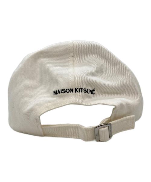 maison kitsune（メゾンキツネ）MAISON KITSUNE (メゾンキツネ) 刺繍キャップ ホワイトの古着・服飾アイテム