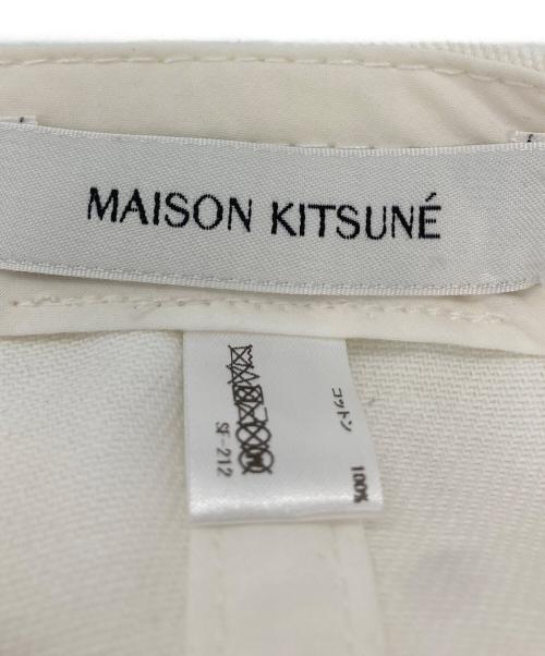 maison kitsune（メゾンキツネ）MAISON KITSUNE (メゾンキツネ) 刺繍キャップ ホワイトの古着・服飾アイテム