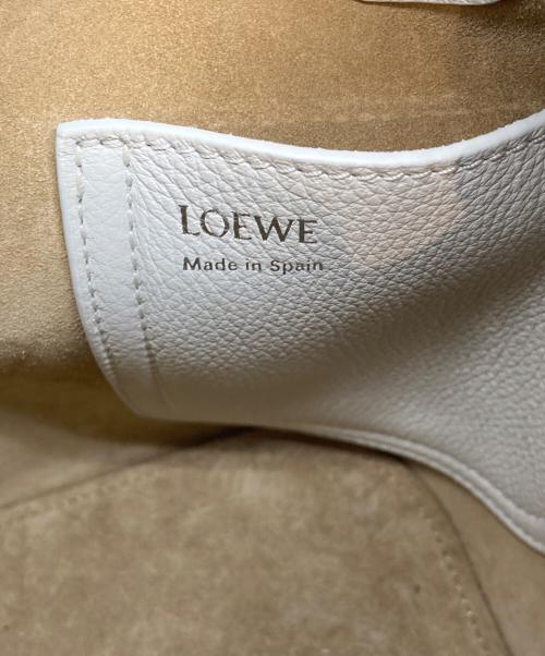 LOEWE（ロエベ）LOEWE (ロエベ) PEBBLE BUCKET BAG MINI ホワイトの古着・服飾アイテム