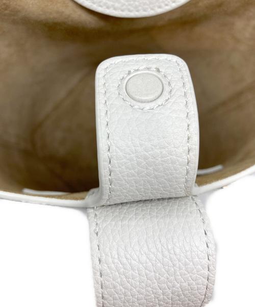 LOEWE（ロエベ）LOEWE (ロエベ) PEBBLE BUCKET BAG MINI ホワイトの古着・服飾アイテム