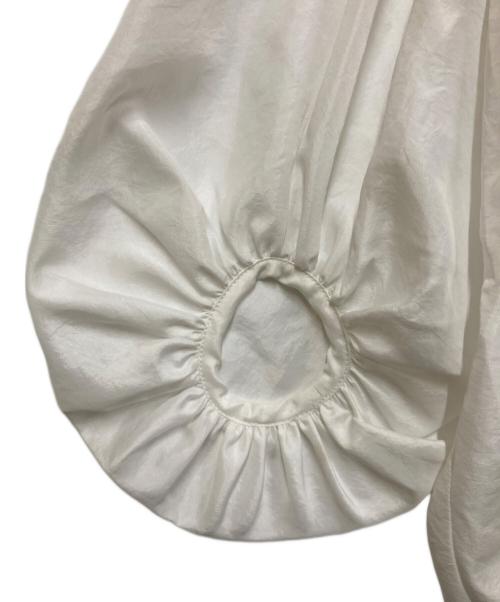 MECRE（メクル）MECRE (メクル) デザインギャザーライトフーディーコート ホワイト サイズ:FREEの古着・服飾アイテム