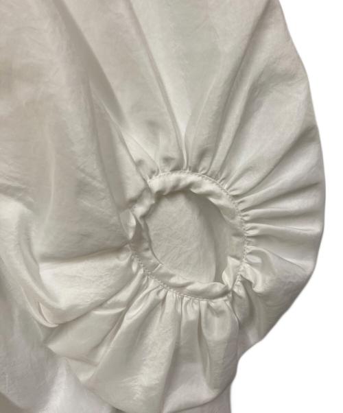 MECRE（メクル）MECRE (メクル) デザインギャザーライトフーディーコート ホワイト サイズ:FREEの古着・服飾アイテム