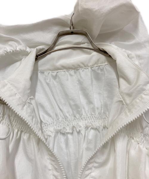 MECRE（メクル）MECRE (メクル) デザインギャザーライトフーディーコート ホワイト サイズ:FREEの古着・服飾アイテム