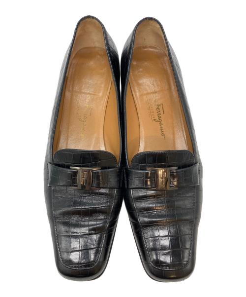 Salvatore Ferragamo（サルヴァトーレ フェラガモ）Salvatore Ferragamo (サルヴァトーレ フェラガモ) ヴァラ型押しパンプス ブラック サイズ:SIZE 7の古着・服飾アイテム