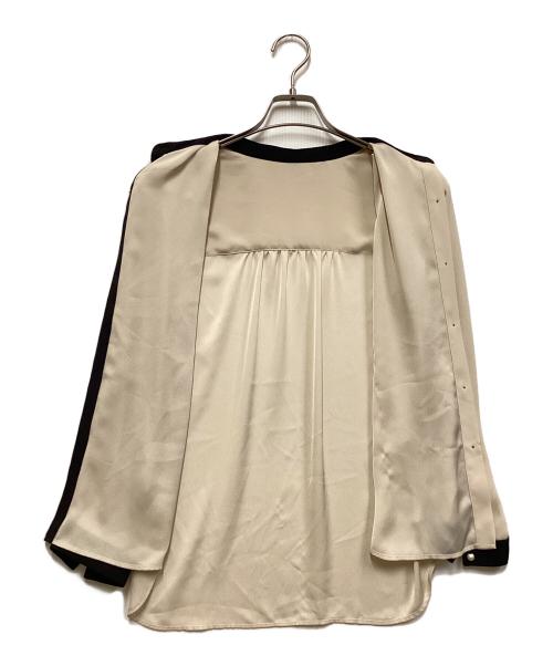 23区（ニジュウサンク）23区 (ニジュウサンク) バイカラーパールボタンブラウス ベージュ サイズ:36の古着・服飾アイテム
