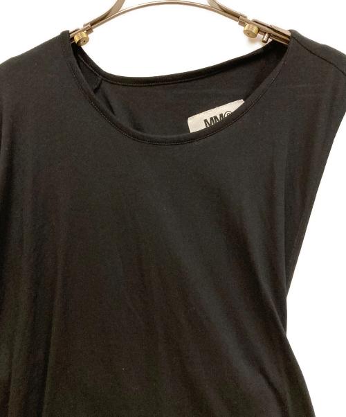 MM6 Maison Margiela（エムエムシックスメゾンマルジェラ）MM6 Maison Margiela (エムエムシックスメゾンマルジェラ) ASYMMETRY SLEEVE BACK DRAPE TEE ブラック サイズ:Mの古着・服飾アイテム