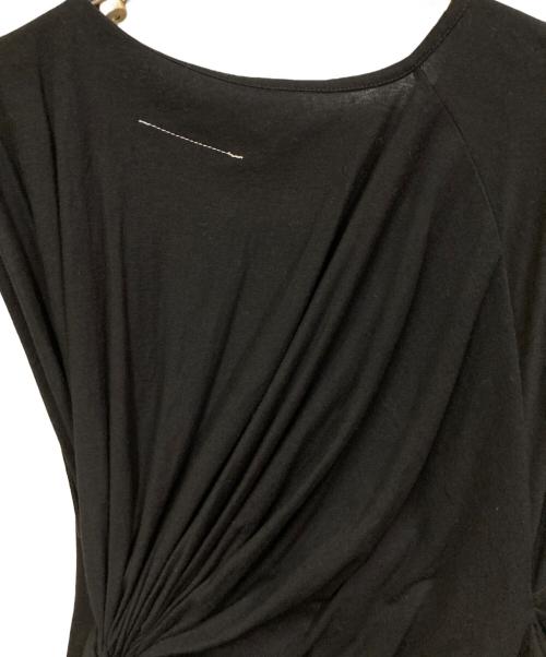 MM6 Maison Margiela（エムエムシックスメゾンマルジェラ）MM6 Maison Margiela (エムエムシックスメゾンマルジェラ) ASYMMETRY SLEEVE BACK DRAPE TEE ブラック サイズ:Mの古着・服飾アイテム