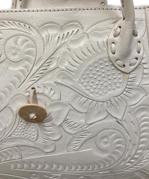 Carving Tribes（カービングトライブス）CARVING TRIBES (カービングトライブス) ハンドバッグ ホワイト サイズ:表記なしの古着・服飾アイテム