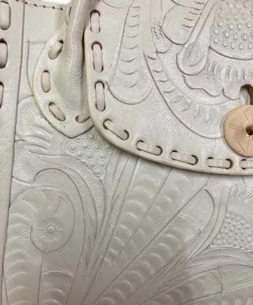 Carving Tribes（カービングトライブス）CARVING TRIBES (カービングトライブス) ハンドバッグ ホワイト サイズ:表記なしの古着・服飾アイテム