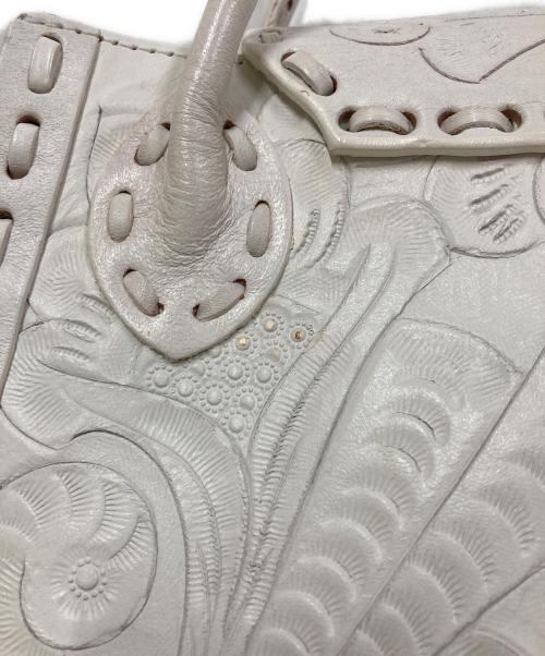 Carving Tribes（カービングトライブス）CARVING TRIBES (カービングトライブス) ハンドバッグ ホワイト サイズ:表記なしの古着・服飾アイテム